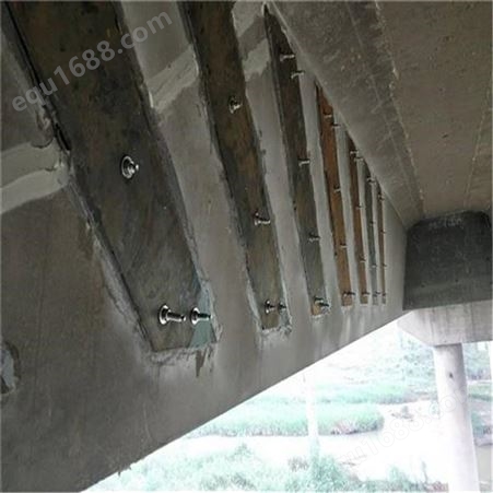 中诚巨工 高速公路桥梁粘钢加固 哈尔滨桥梁加固粘贴钢板加固 施工队