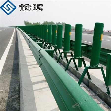 公路三波护栏板绿色喷塑双波波形梁钢护栏