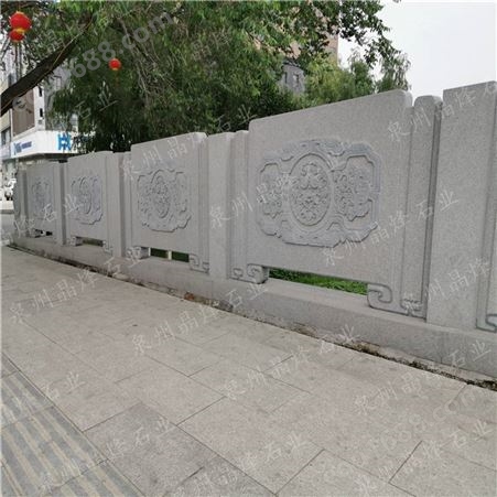 石雕栏杆 石材护栏的保护作用 青石质地美观 栏板的花草雕刻