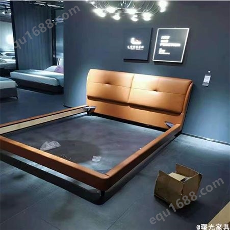 甘肃定西1.8米卧室床 实木真皮软床-曙光家具批发厂家